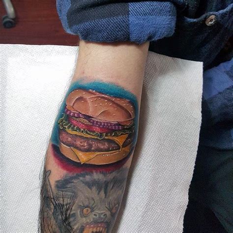 tatuajes de hamburguesas|Tatuaje hamburguesa y papas